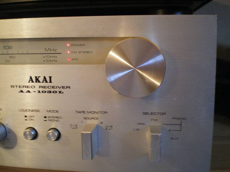 AKAI 1030 L.jpg