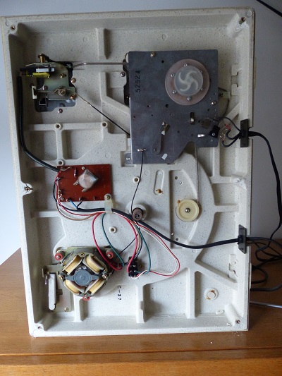 vue du mécanisme retour bras et moteur.