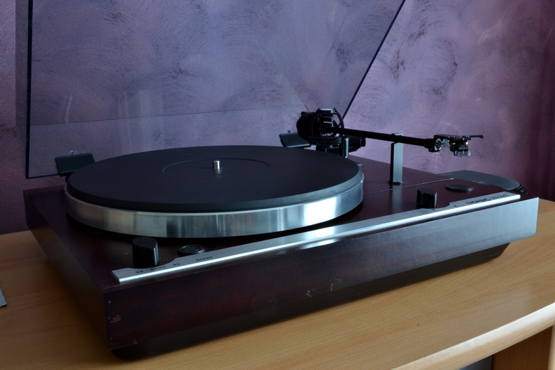 Le plateau a été également nettoyé et polishé. L'ensemble est reposé. J'en ai aussi profité pour donner un coup de Miror sur le couvercle qui présentait de nombreuses rayures. Sans être parfait, l'ensemble à meilleur aspect.