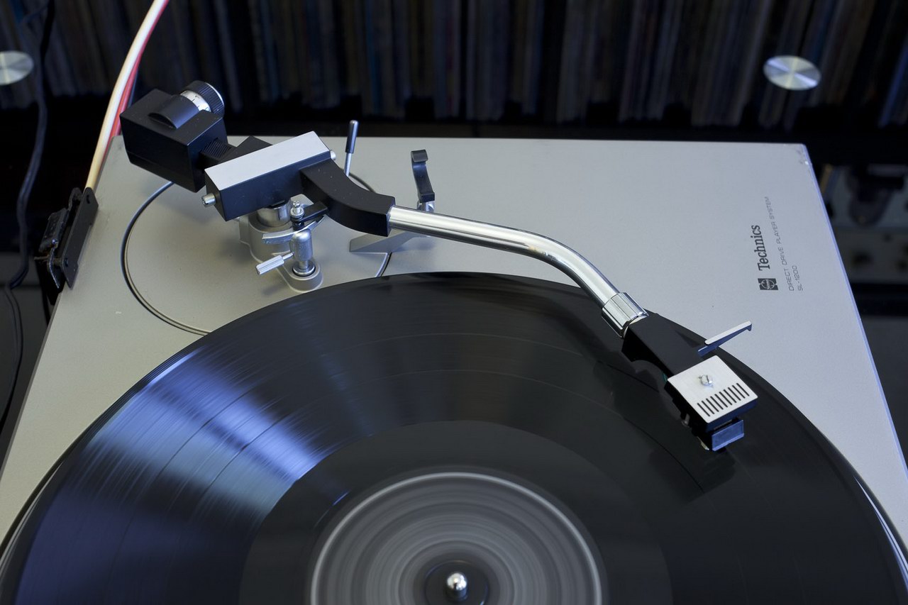 Technics SL-1200_14_resize.jpg