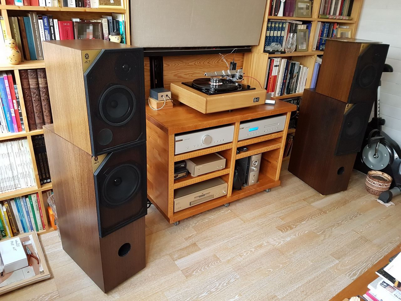 Kamel's Lenco_00_resize.jpg