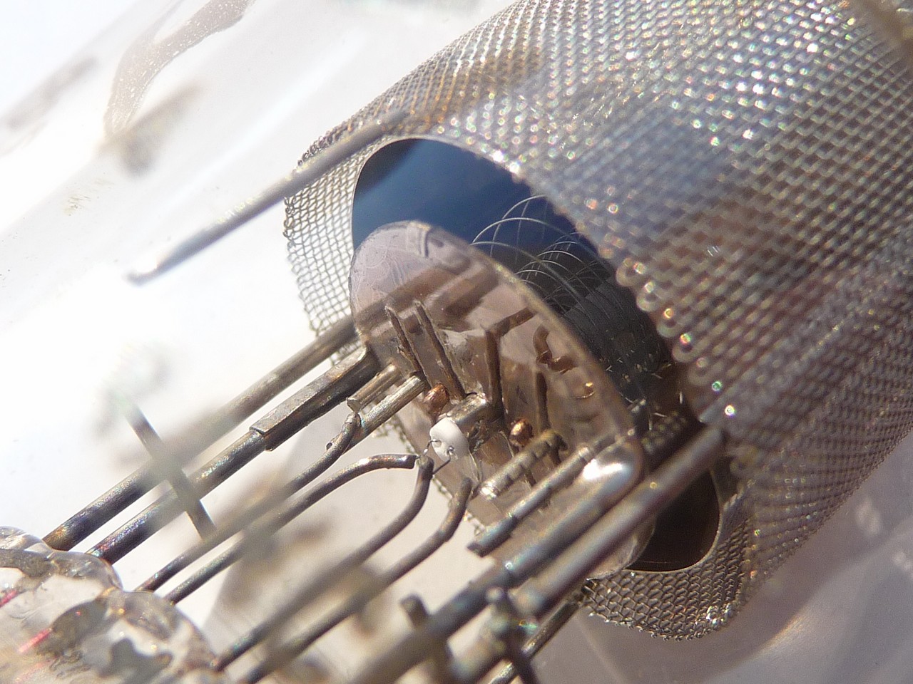 les grilles, le filament sous céramique